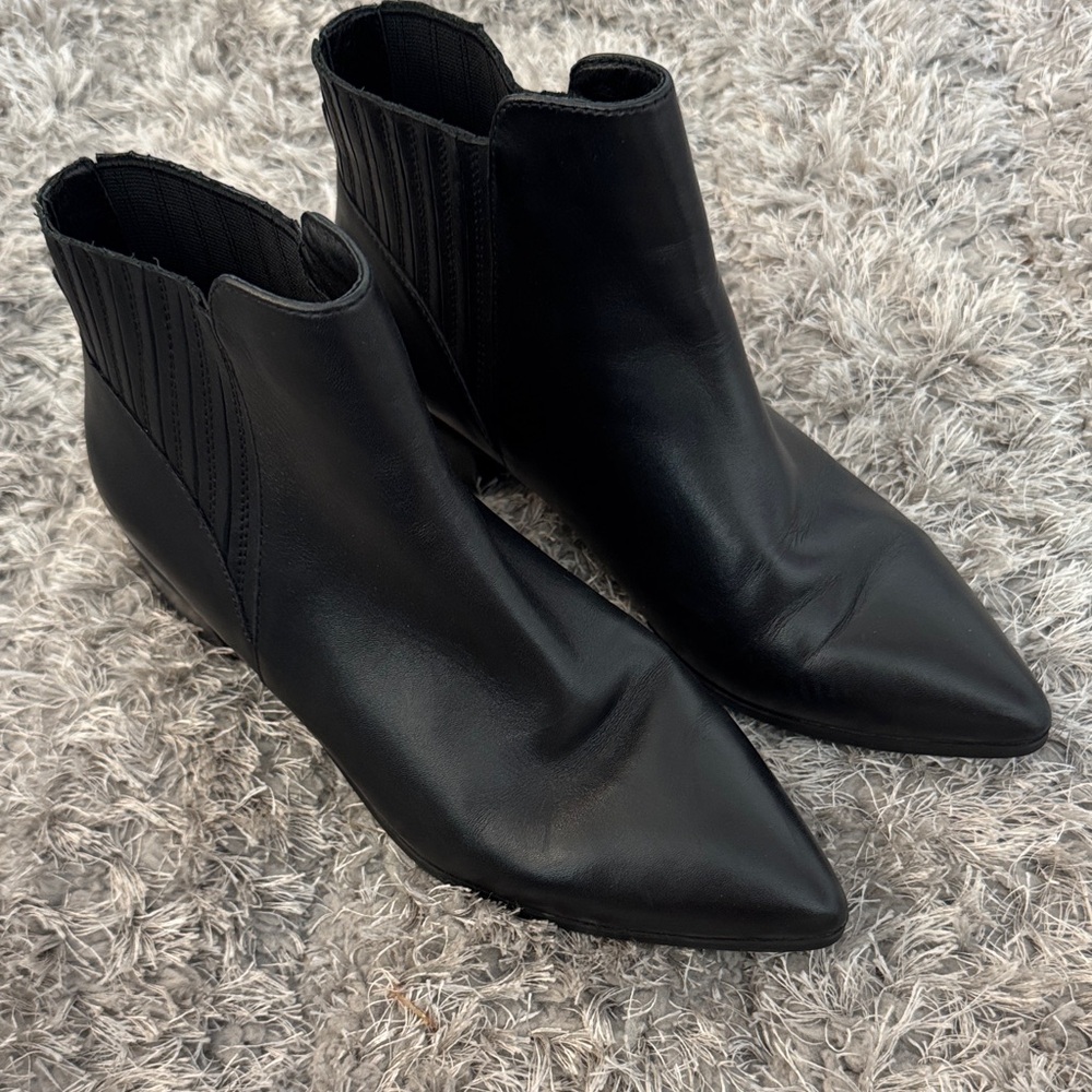 Halogen Black Leather Ankle Booties